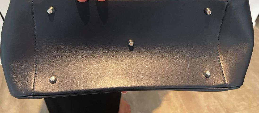 Maison Mollerus Borse da donna: Tasche Dunkelblau mit silbernen Emblem – Nuovo e nell'imballaggio originale da Dietlikon venduto da LiebenLebenLachen 3