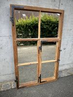 Antiker Fensterrahmen mit Spiegel als Schlüsselkasten