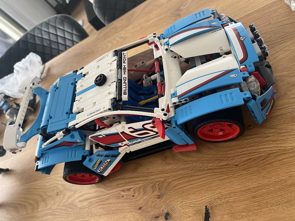 Lego Spielzeuge: Lego-Technic Auto 42077 – Gebraucht aus Uzwil von sab_nhc7