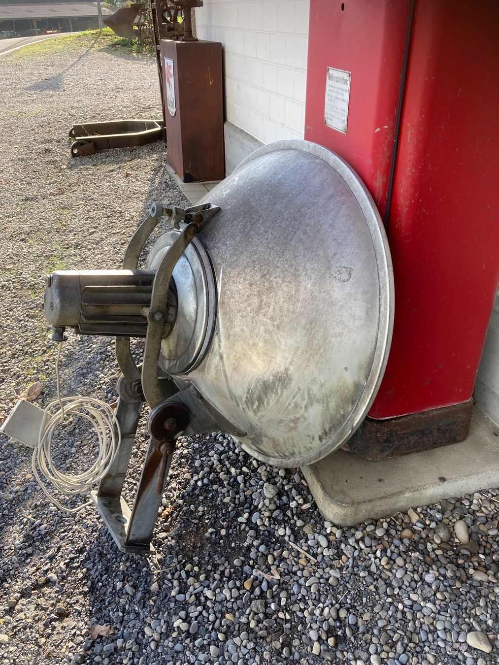 Lampade: Scheinwerfer Lampe Industriedesign gross – Usato da Oberbussnang venduto da Schmiede_herzog 1