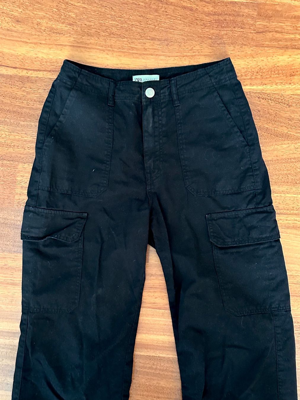 Zara Pantaloni: Schwarze Cargohose Zara Herbst Style – Usato da Schlieren venduto da car_2bwb 1