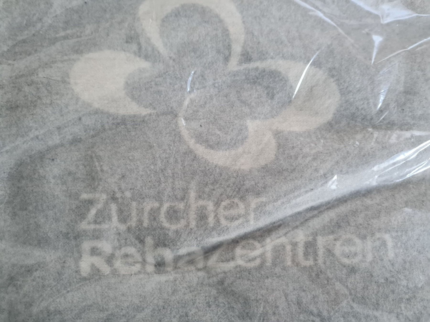 Couvertures: Kuscheldecke – Neuf avec emballage d'origine à Klosters par Riva123 1