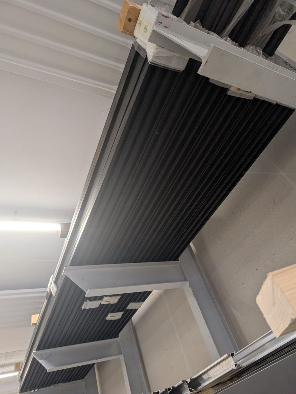 Profilati: K2 Facade Rail 4.00m schwarz - 90 Stück – Usato da Bazenheid venduto da Steinlin_Energie_AG 1