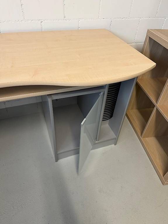 Bureaux: Kinderbürotisch/Teen – D'occasion à Veltheim AG par mir_27xc