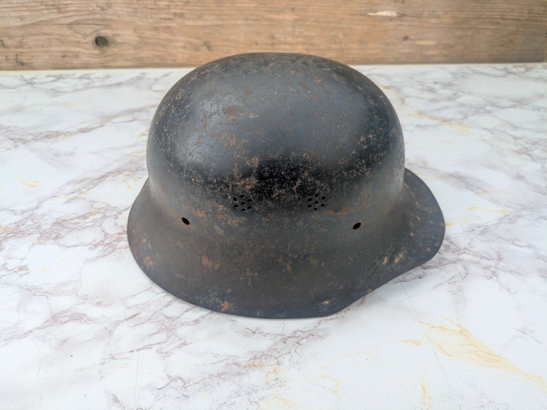 Uniformi & Effetti personali: Luftschutz Stahlhelm M34 "Duck Bill Visor" – Usato da Buttisholz venduto da ArmeeShopCH 7