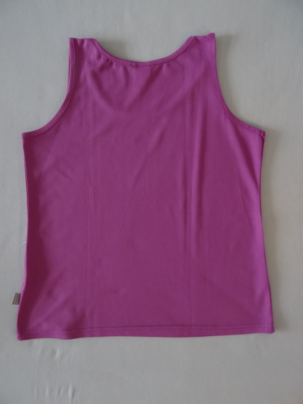 Tops: Top T-Shirt Gr. 42 – Gebraucht aus Bazenheid von Aebi55 1