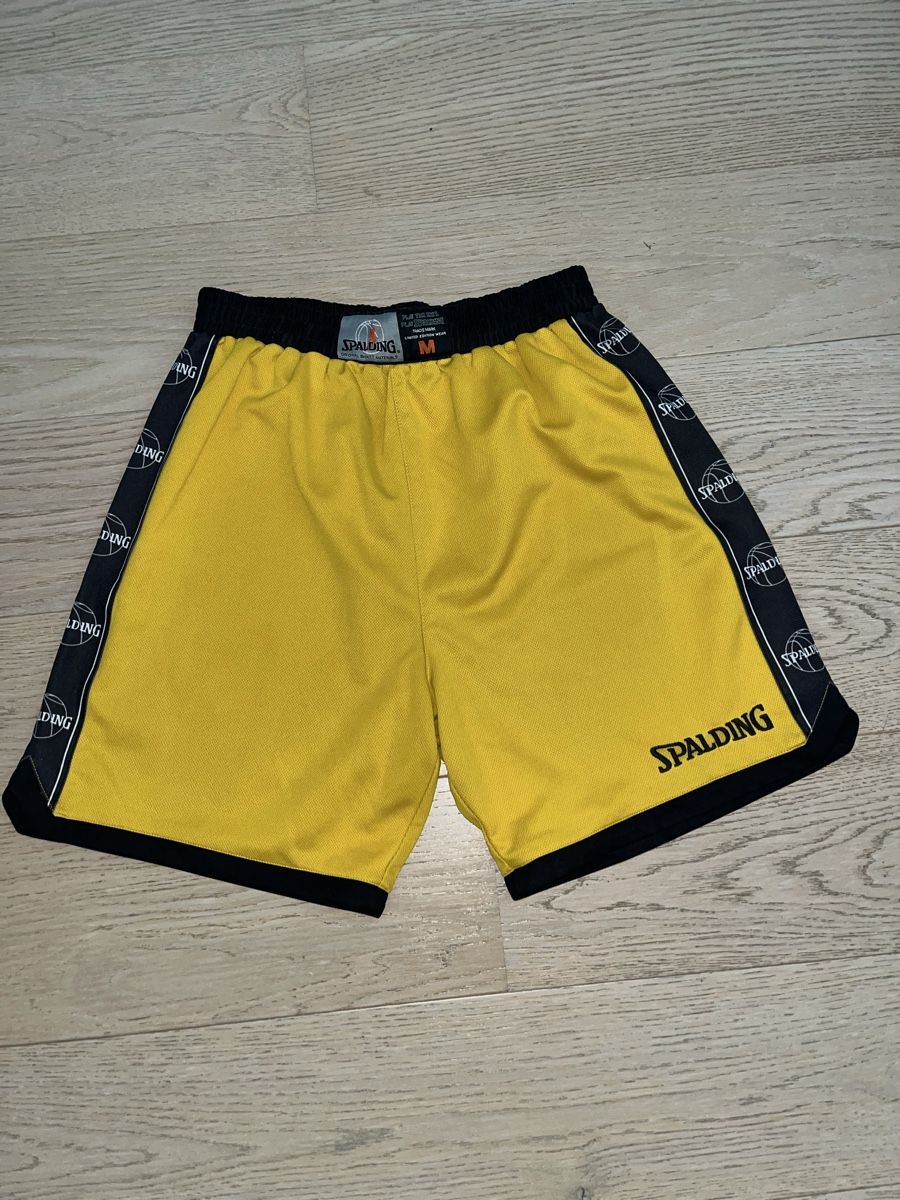 Pantaloni: Short de sport Spalding jaune – Usato da Delémont venduto da bouboute01