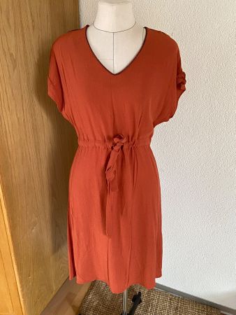 Schönes Kleid aus Viscose