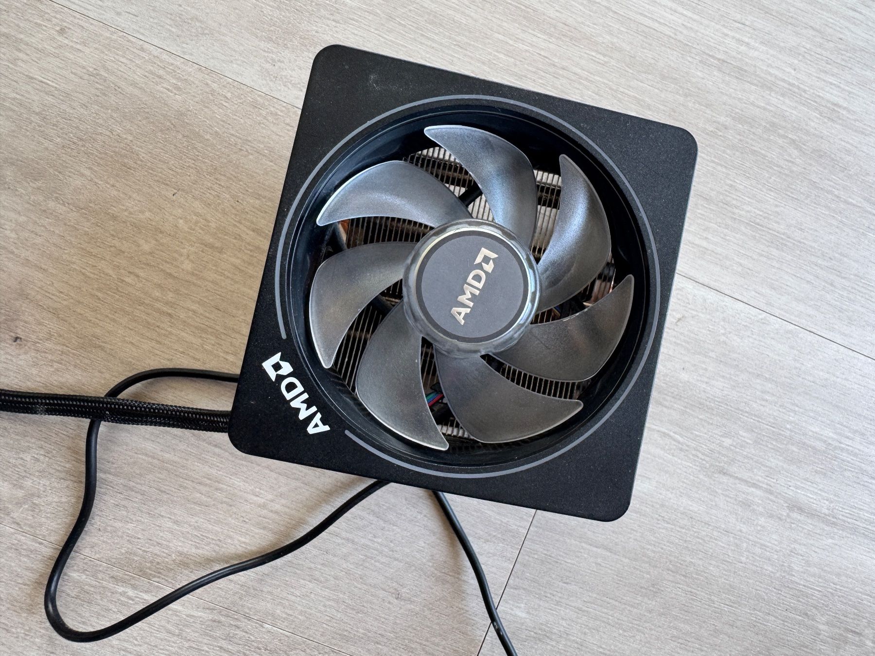 Amd Ventilatori: AMD Original Radiator Cooler – Usato da Neuchatel venduto da Mr-Nobody
