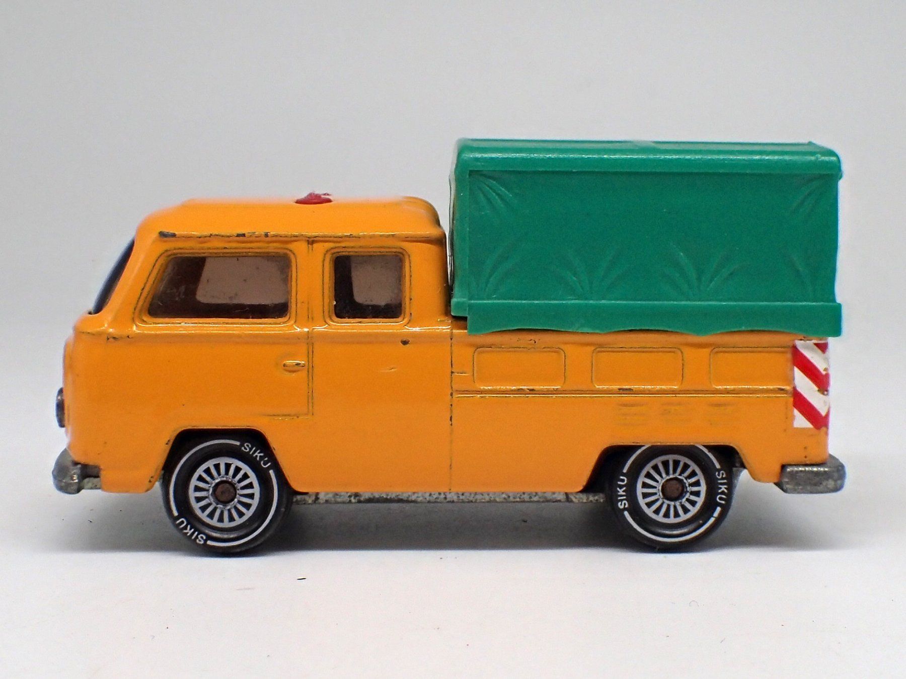 Siku Modellini d'auto: Siku 1331 - VW T2 Pritsche orange – Usato da Ostermundigen venduto da archeopteryx 3