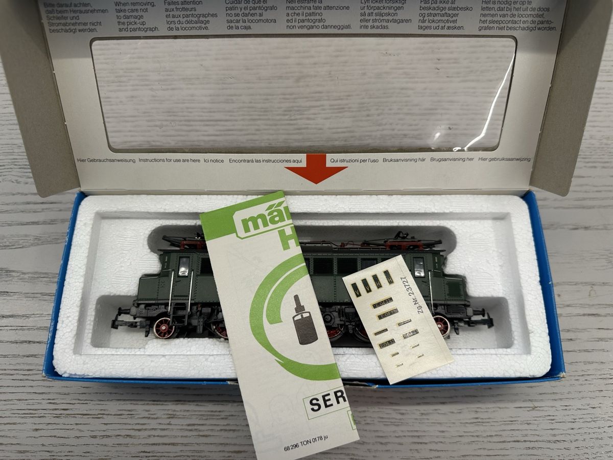 Märklin Modellini di ferrovie: Märklin 3049 DB BR 104 – Usato da Lupsingen venduto da New-Haven 6