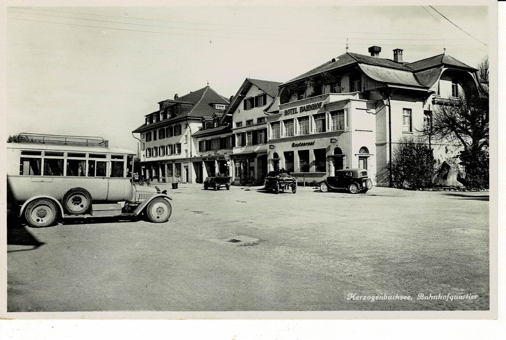 Cartoline postali: HERZOGENBUCHSEE Bahnhofquartier mit Postauto BE gel. 1937! – Usato da Hergiswil NW venduto da Kartenfrau