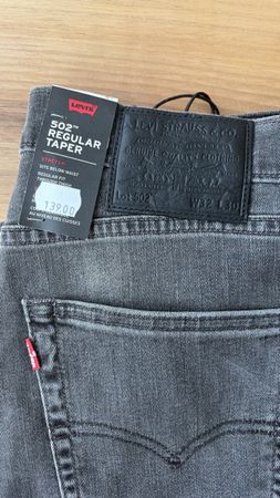Levi's 502 Regular Taper Premium Jeans – W32 / L30 – NEU mit