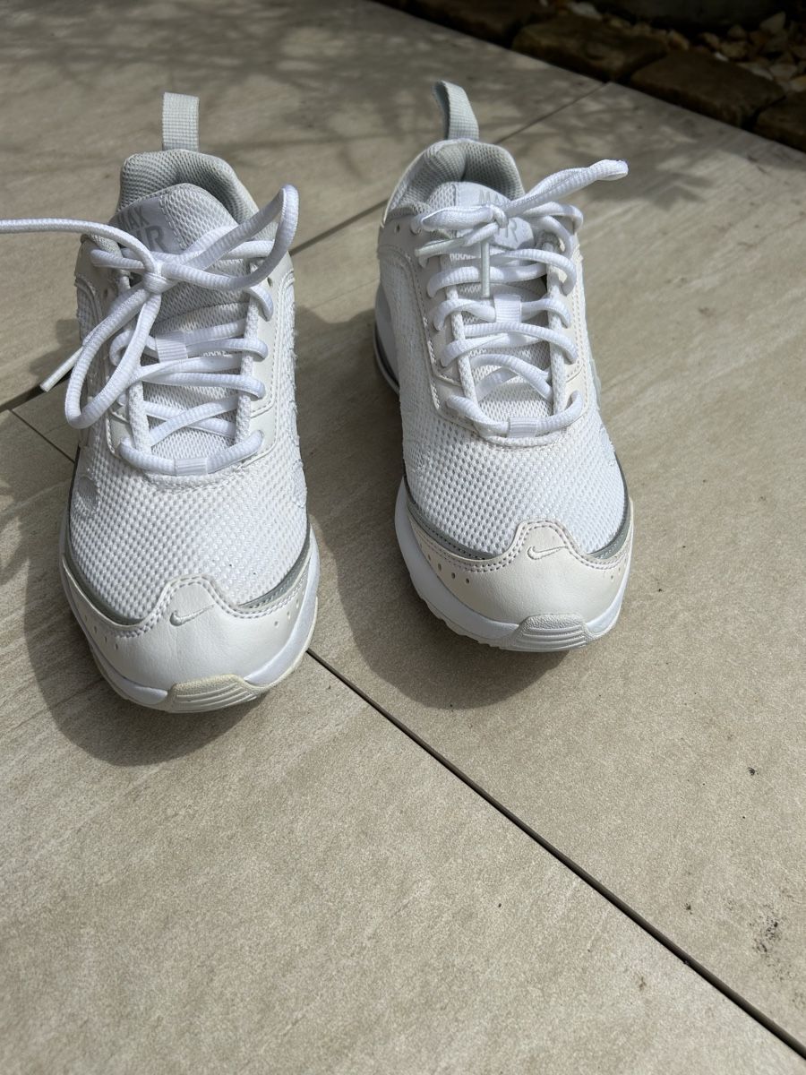 Nike Scarpe da donna: Baskets Nike blanches, pointure 36 – Nuovo (secondo la descrizione) da Morges venduto da cat_6cm9 3