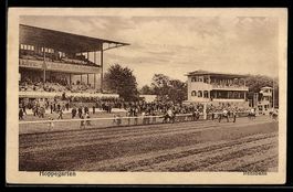 Hoppegarten, Pferderennbahn, an den Trib
