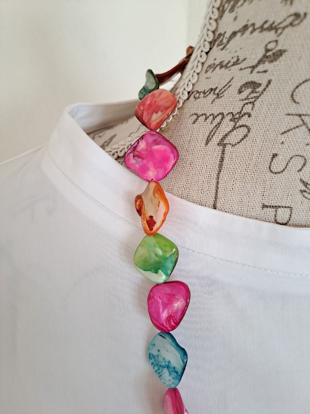 Catenine: Collier d'été coloré en style nacre – Nuovo (secondo la descrizione) da Denens venduto da Chanchantevend 1