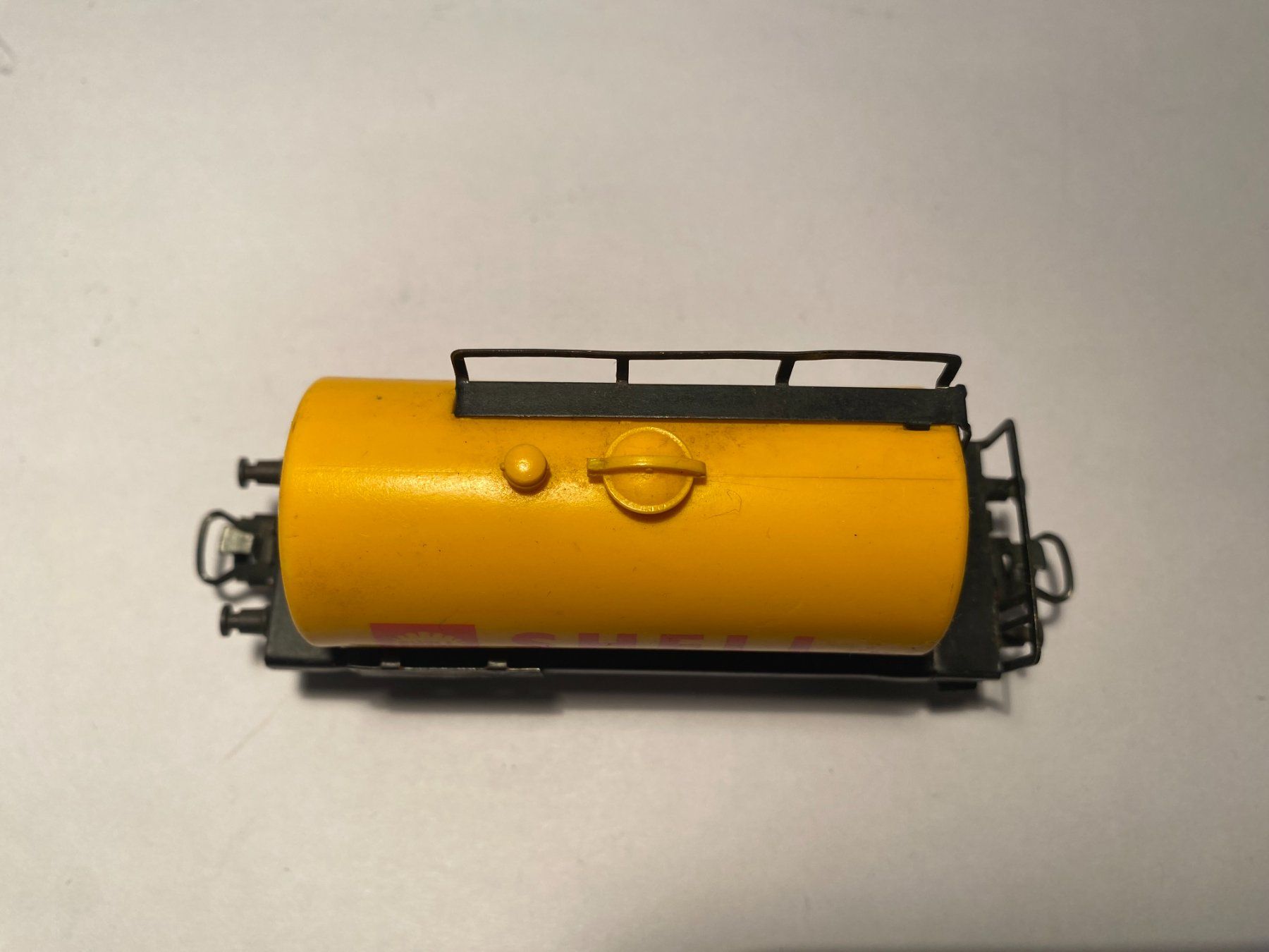 Märklin Modelleisenbahnen: Märklin Tankwagen SHELL gelb, AC Achsen – Gebraucht aus Buchrain von Modellbahn11 4