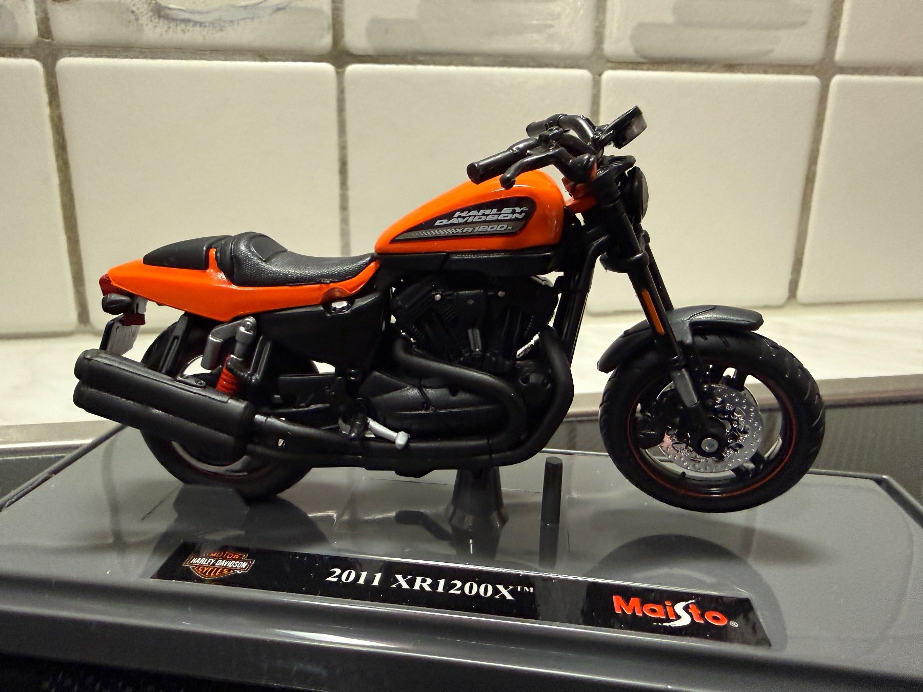Maisto Voitures modèles: Harley Davidson 2011 XR 1200X orange 1/18 – Neuf avec emballage d'origine à Messen par Versber