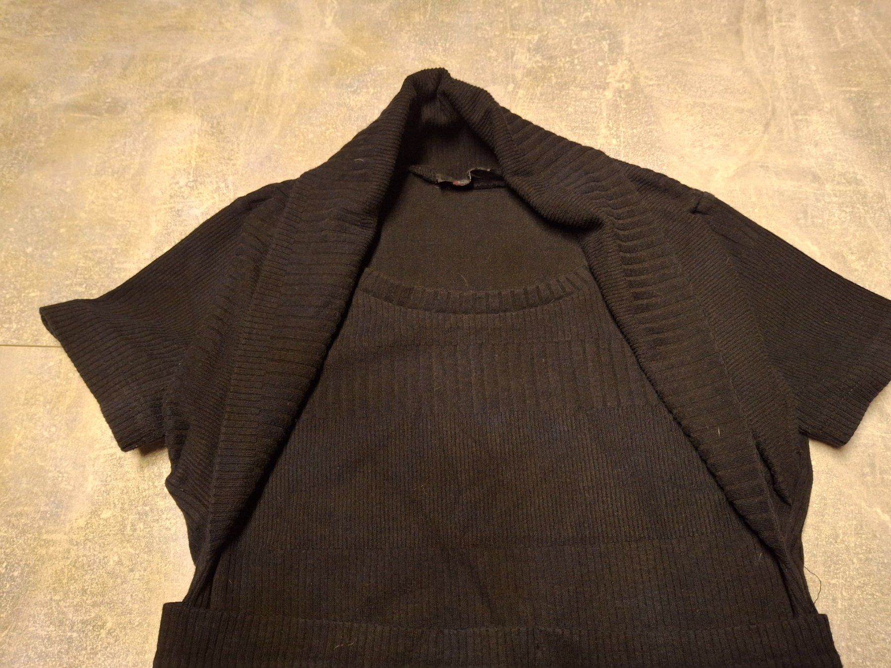 Vestiti: Robe noire taille S/M marque Yendi – Usato da Villiers venduto da san_jn5w 2