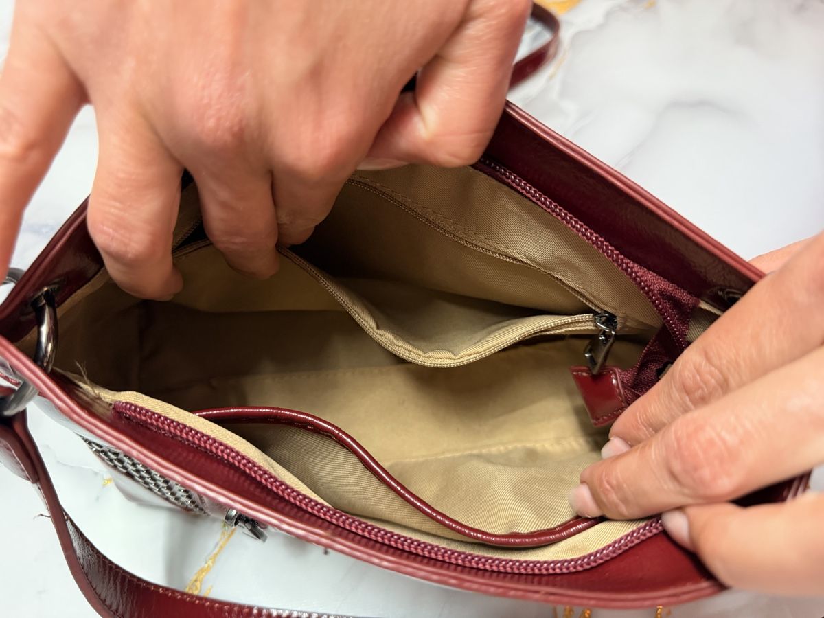 Borse da donna: Red Tasche like new 🆕 – Nuovo (secondo la descrizione) da Massagno venduto da pokecoach 2