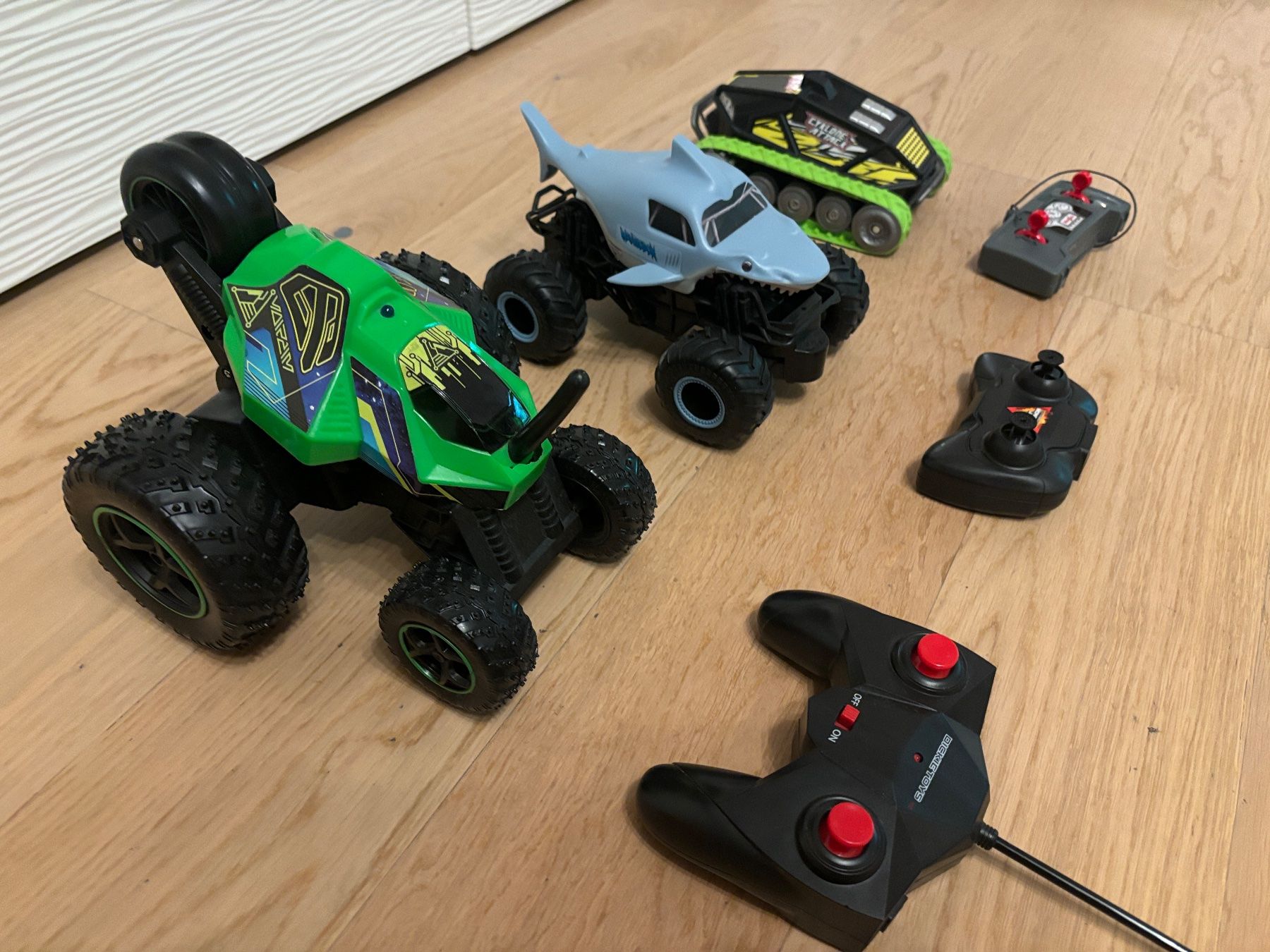 Giocattoli: 3 Remote-controlled Cars mit Batterien – Usato da Zürich venduto da pisamun 5