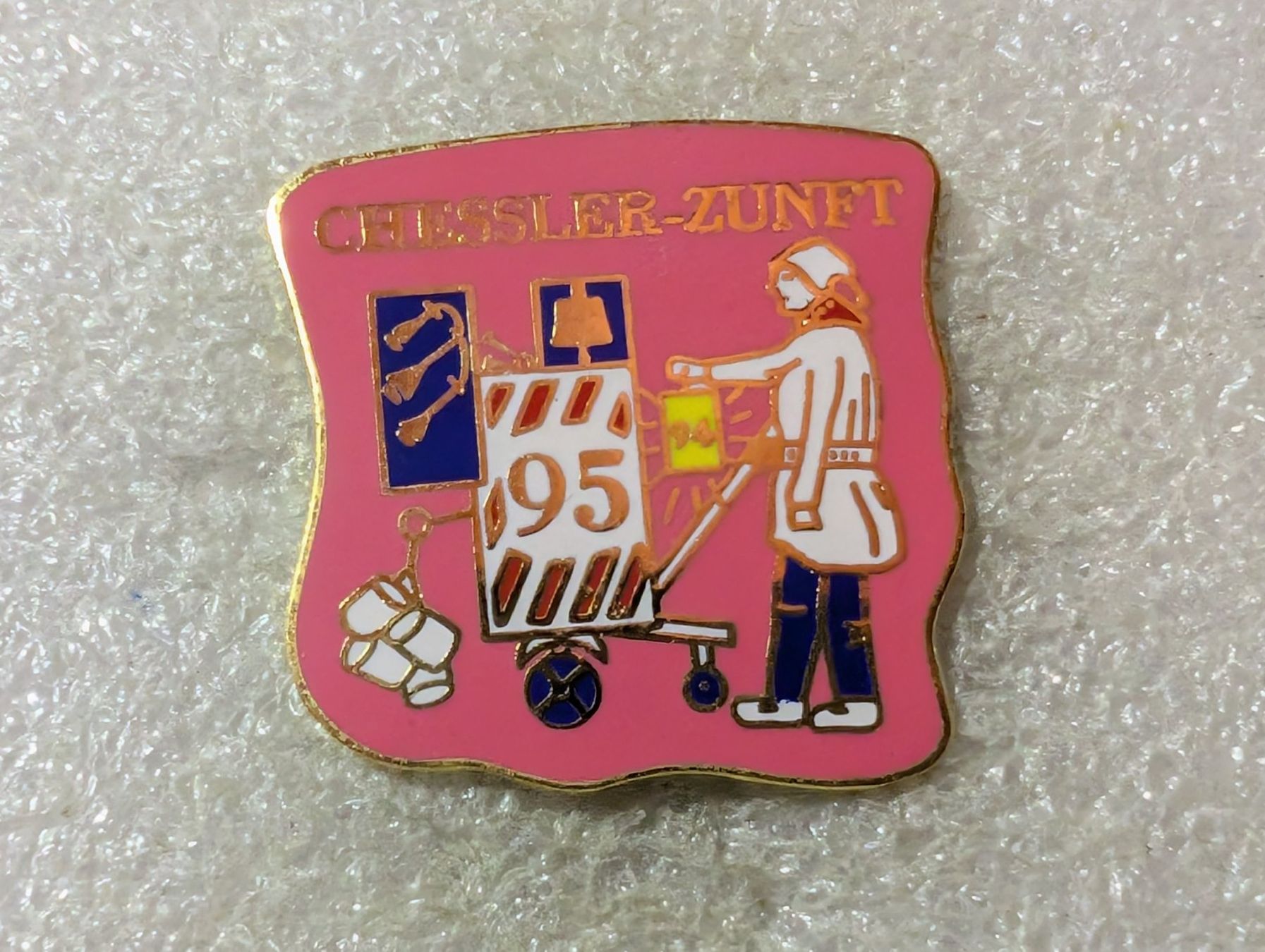 Plaketten & Abzeichen: Ansteckpin 83: Chessler Zunft – Gebraucht aus Oppligen von Pin-Fall-Shop