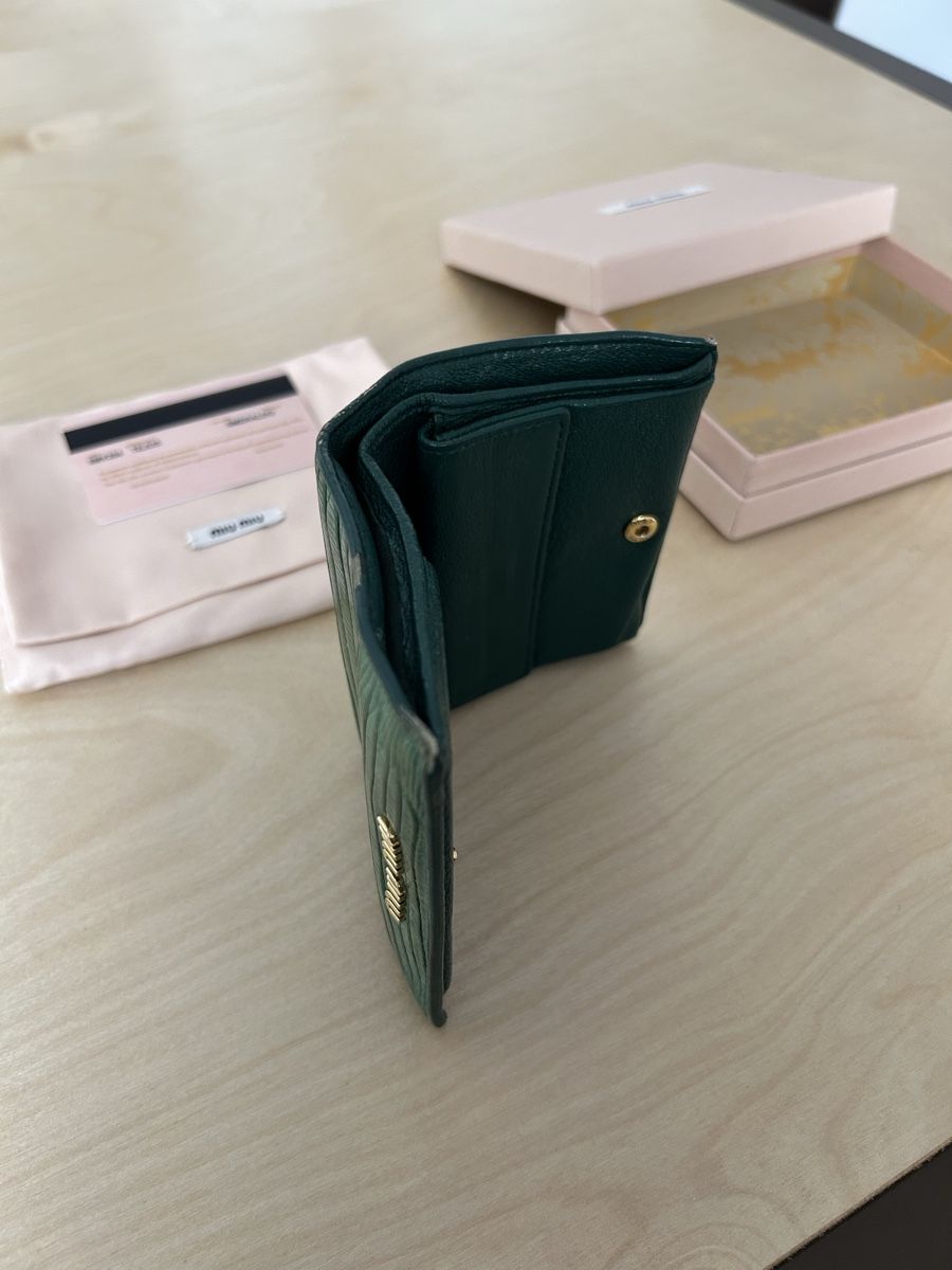 Miu Miu Portemonnaies: Porte monnaie Miu Miu vert émeraude  – D'occasion à Lausanne par liu7 3