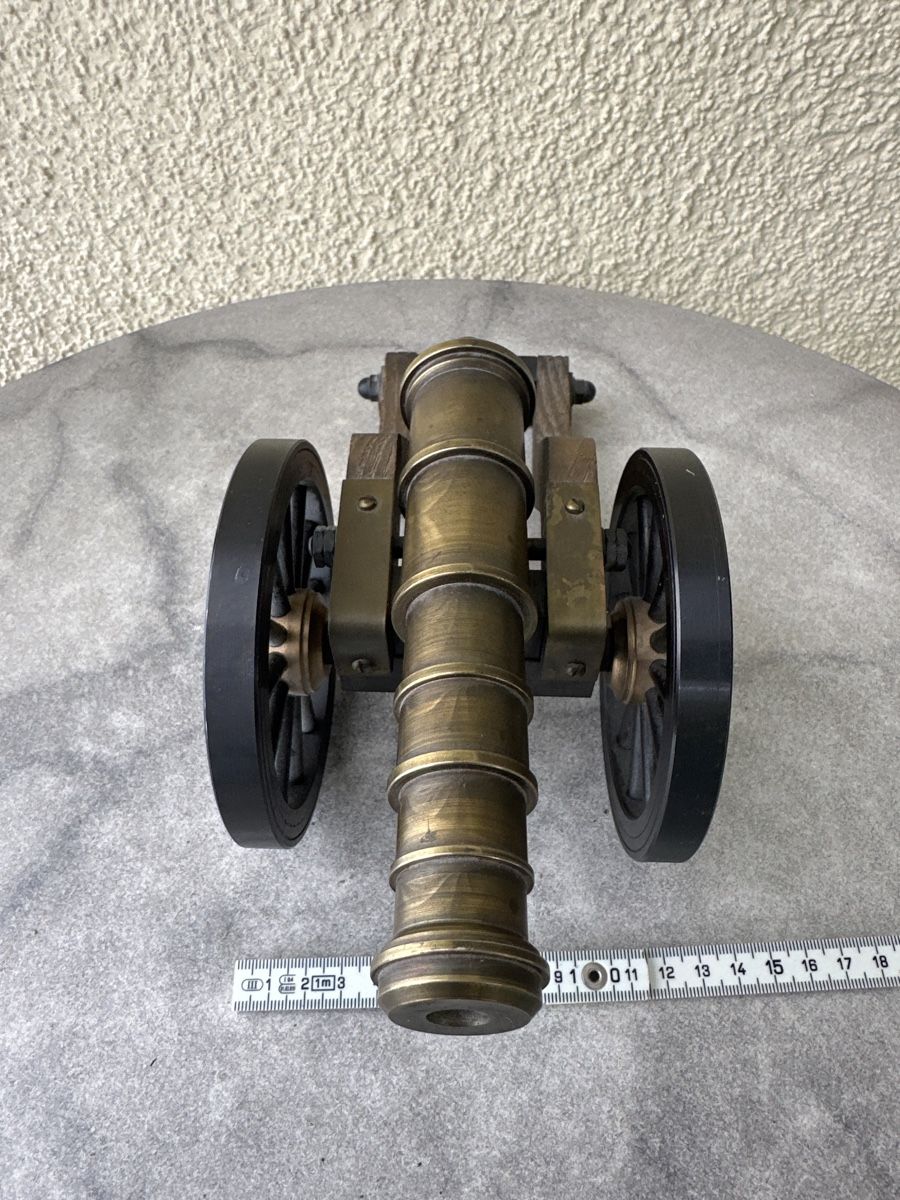 Alle Dekorationen: Dekorative Kanone aus Messing und Holz – Gebraucht aus Zürich von Chaeffeler 5