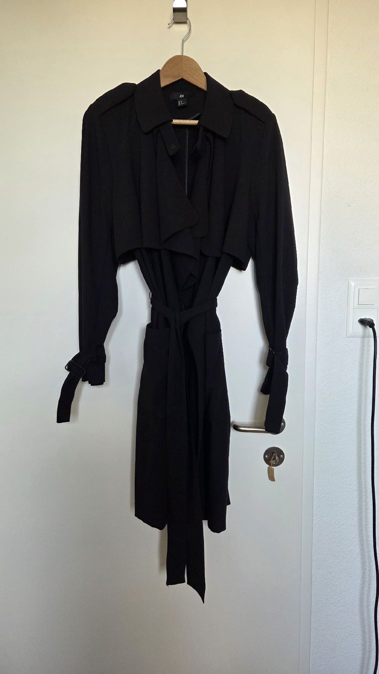 H&M Manteaux: Schwarzer Trenchcoat - H&M – D'occasion à Zürich par jul_l28v