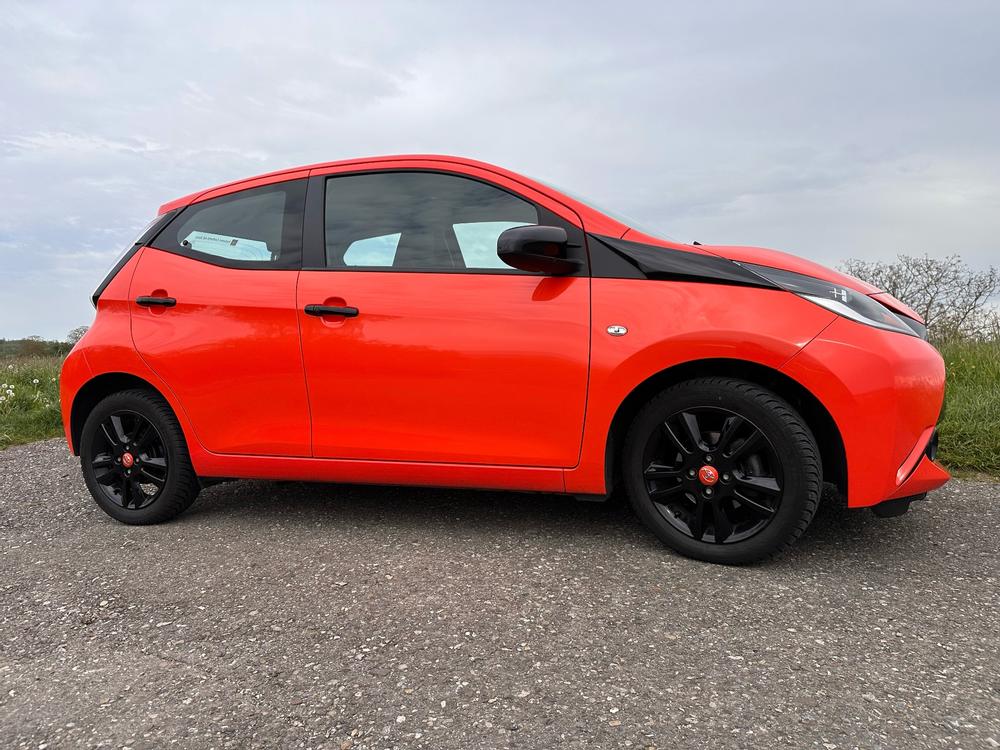 Toyota Aygo 1.0 Orange gepflegt mit seltener Vollausstattung