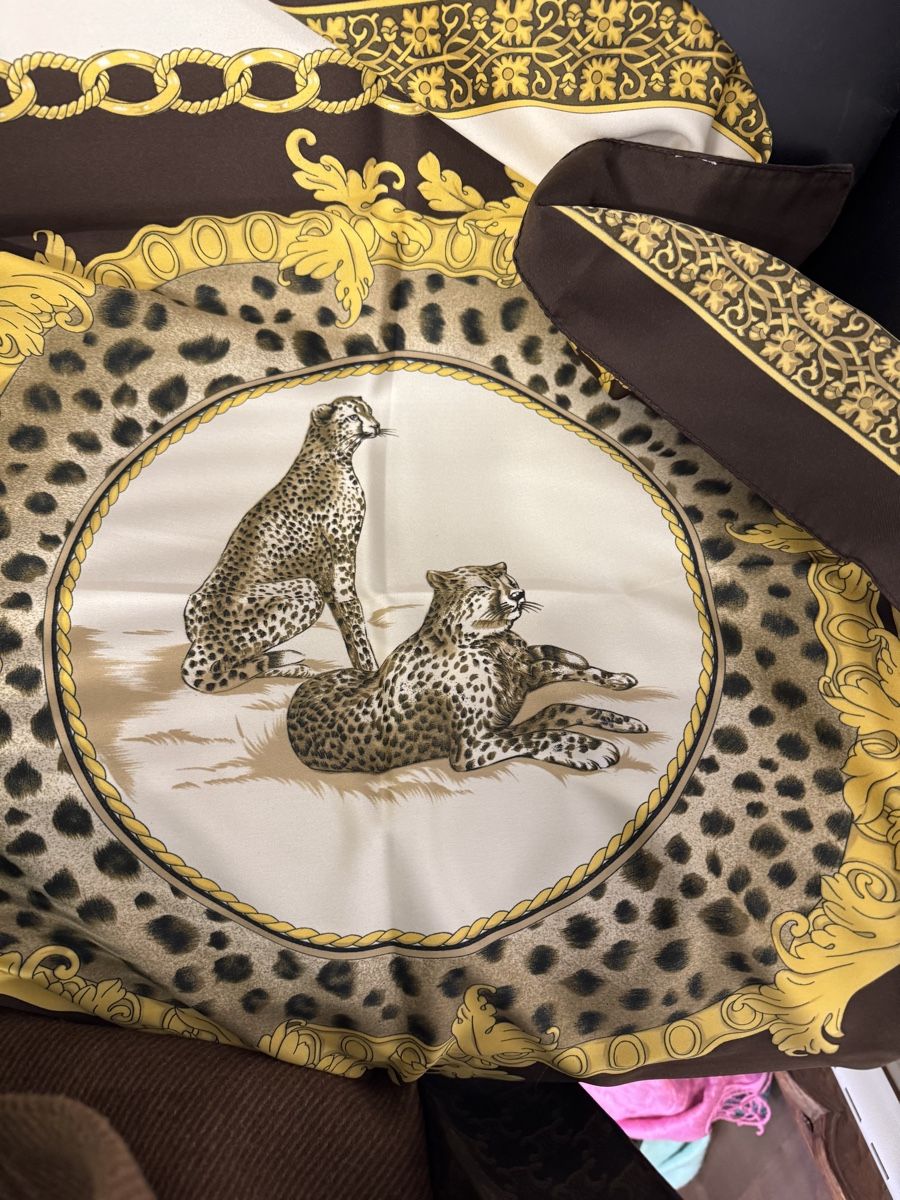 Foulard & Sciarpe: Vintage Leopard Print Scarf - Stylish Autumn Accessory – Nuovo (secondo la descrizione) da Sion venduto da sof_97f5
