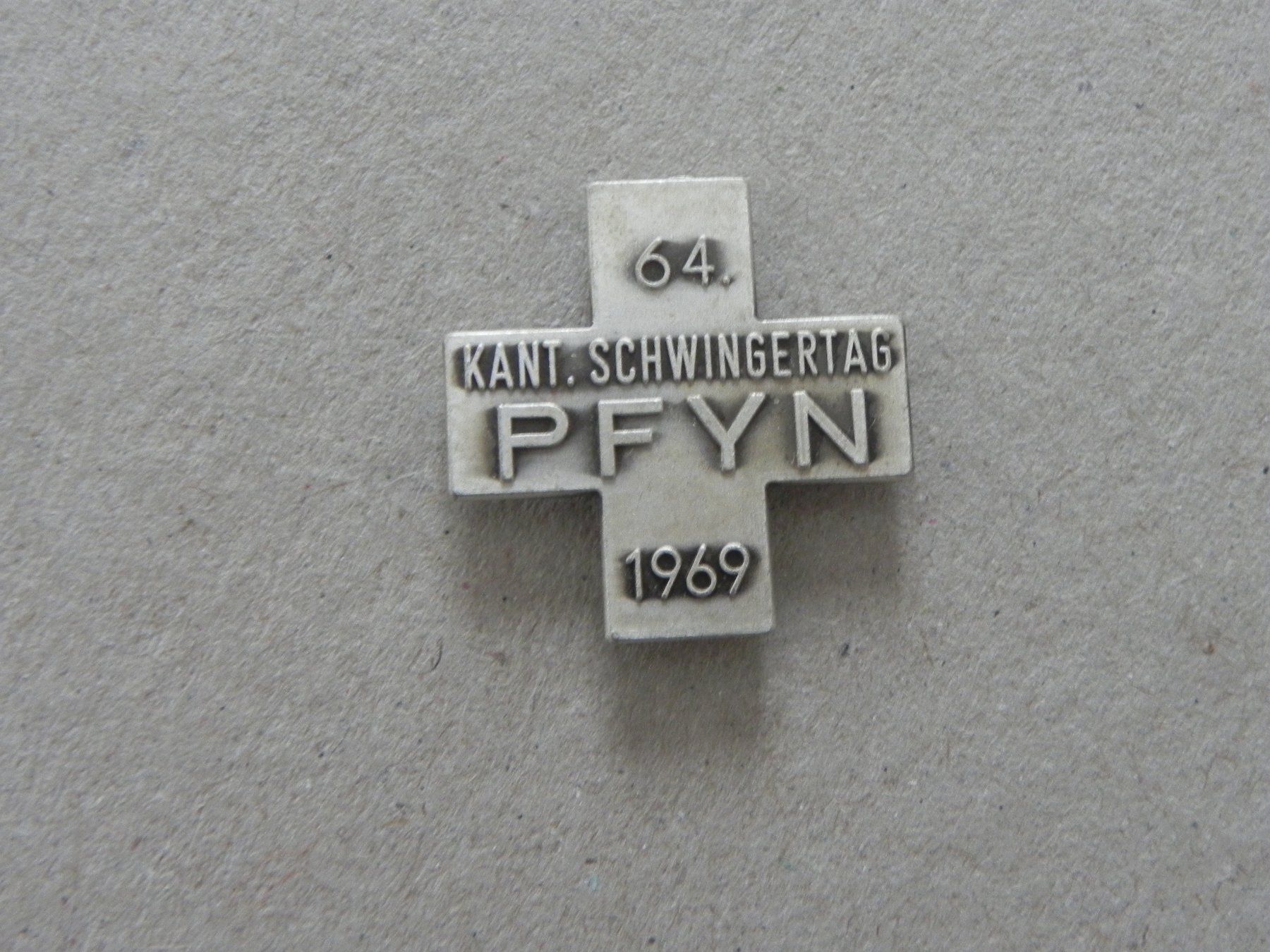Placchette & Badge: Abzeichen Kantonal Schwingfest Schwingen Pfyn TG 1969 – Usato da Siebnen venduto da krimsie