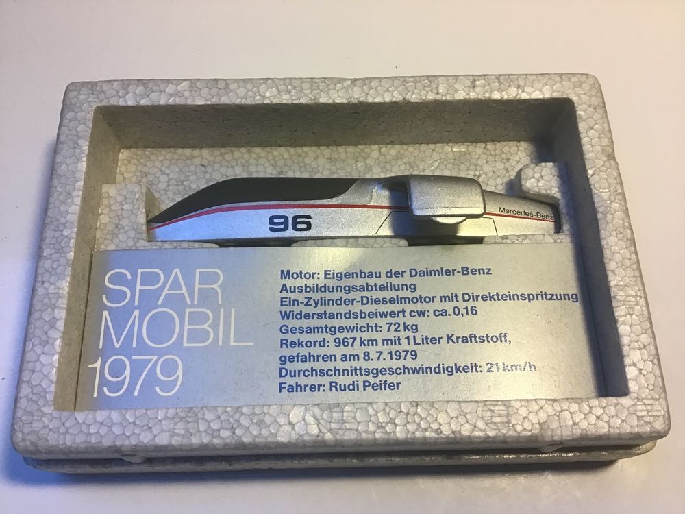 MERCEDES BENZ GELÄNDEWAGEN Cursor Modell 679, olive, in OVP, 1:35 EUR