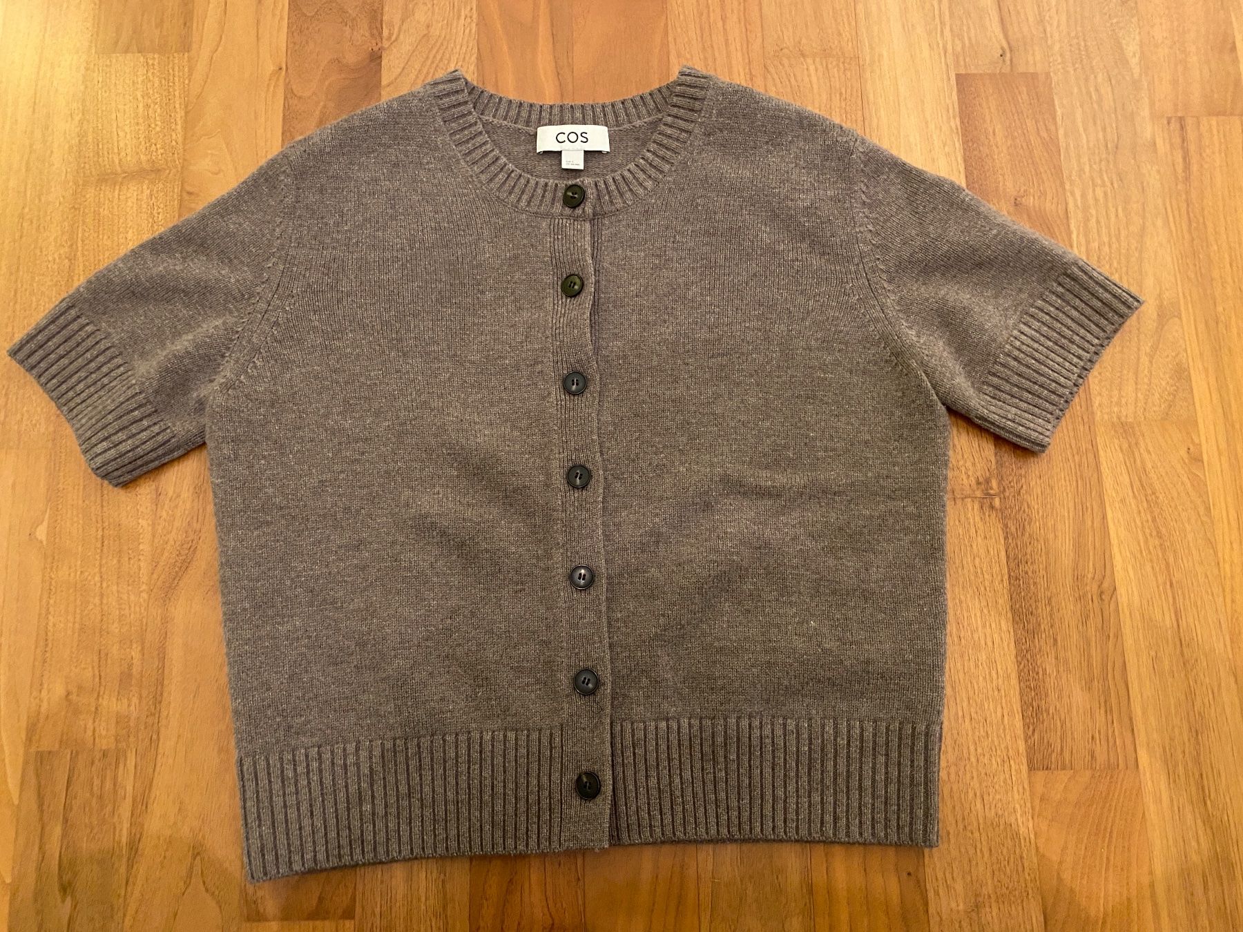 Cos Maglioni & Felpe: COS Strickjacke kurzarm hellbraun Gr. S – Nuovo (secondo la descrizione) da Binz venduto da chr_5ljt 1