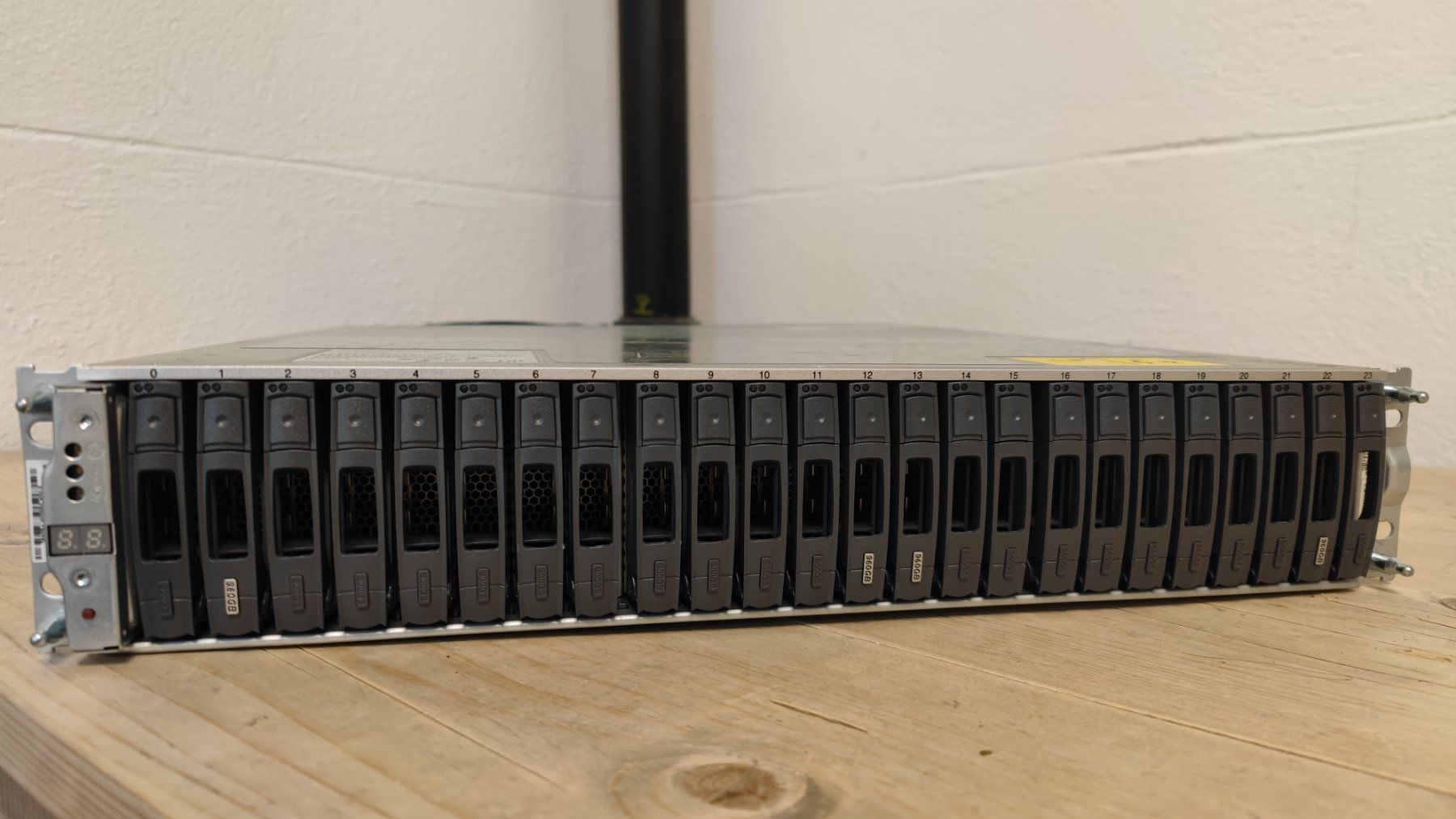 Server: 🔥 NetApp FAS-2750 Storage Array – Usato da Zürich venduto da initfour