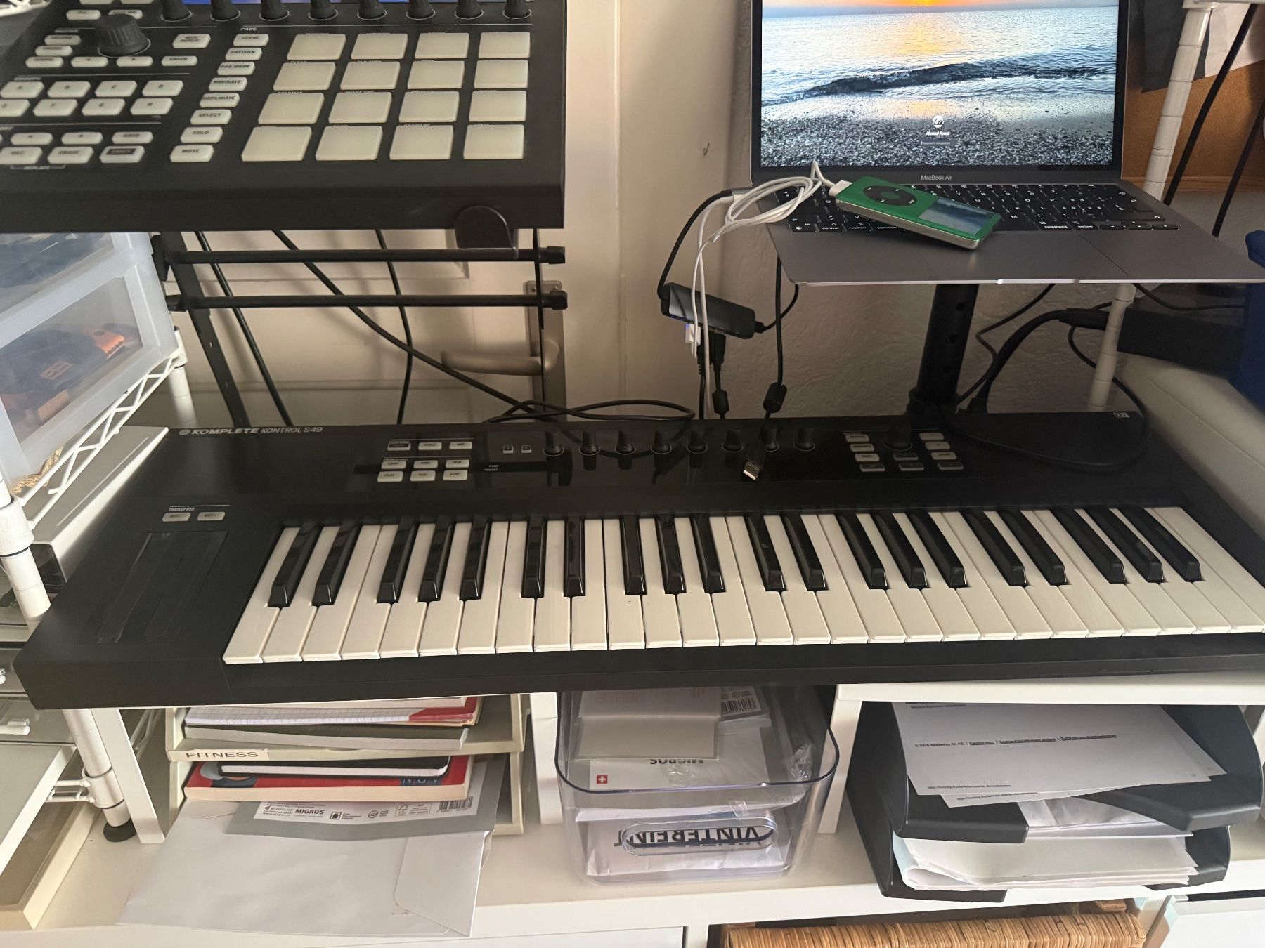 Console di mixaggio: Native Instruments Maschine Kontrol S49 MIDI Keyboard Con... – Nuovo (secondo la descrizione) da Zürich venduto da fawziahmed 6