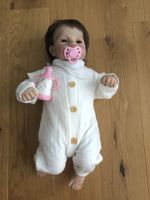 Reborn Puppe mit Schnuller, Schoppen & Ersatzkleidern