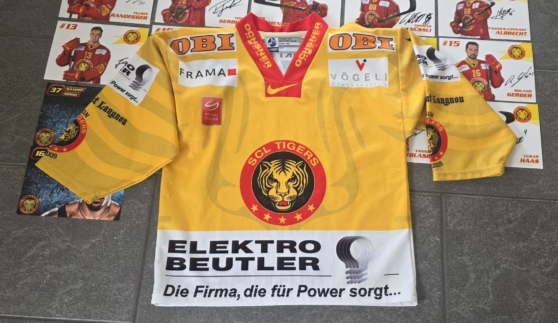 Scarpe, pantaloni & magliette da ginnastica: SCL Fan Artikel. Karten. Hemd – Usato da Uttigen venduto da 7968andreas 1
