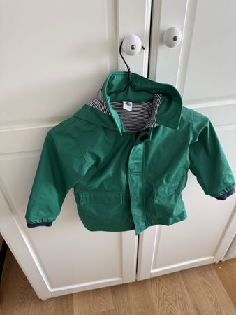 Regenjacke Petit Bateau grün Grösse 95 cm/3J