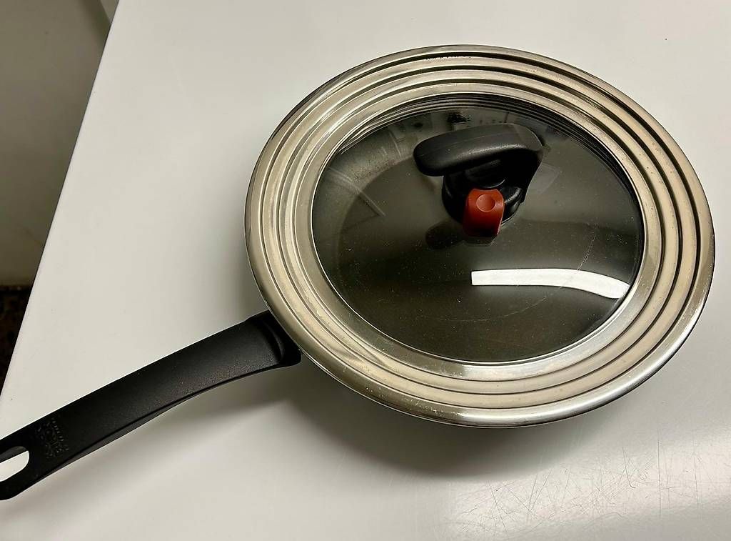 Poêles: Kuhn Rikon Antihaft-Topf mit Glasdeckel – D'occasion à Zürich par chi_mf67