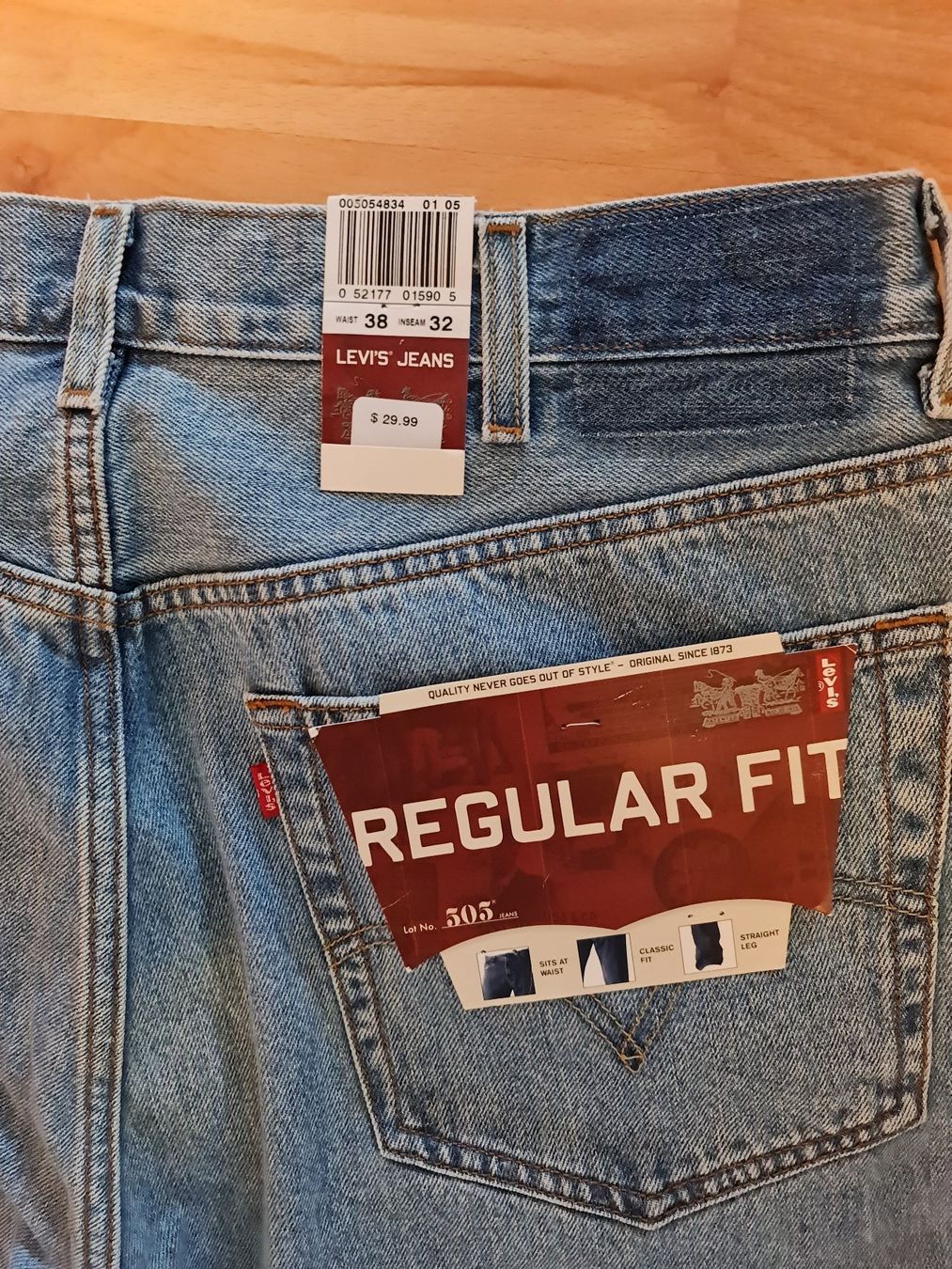 Levi's Jeans: LEVI'S Jeans 505 Regular Fit W38/L32 – Nuovo (secondo la descrizione) da Embrach venduto da Ta89 2
