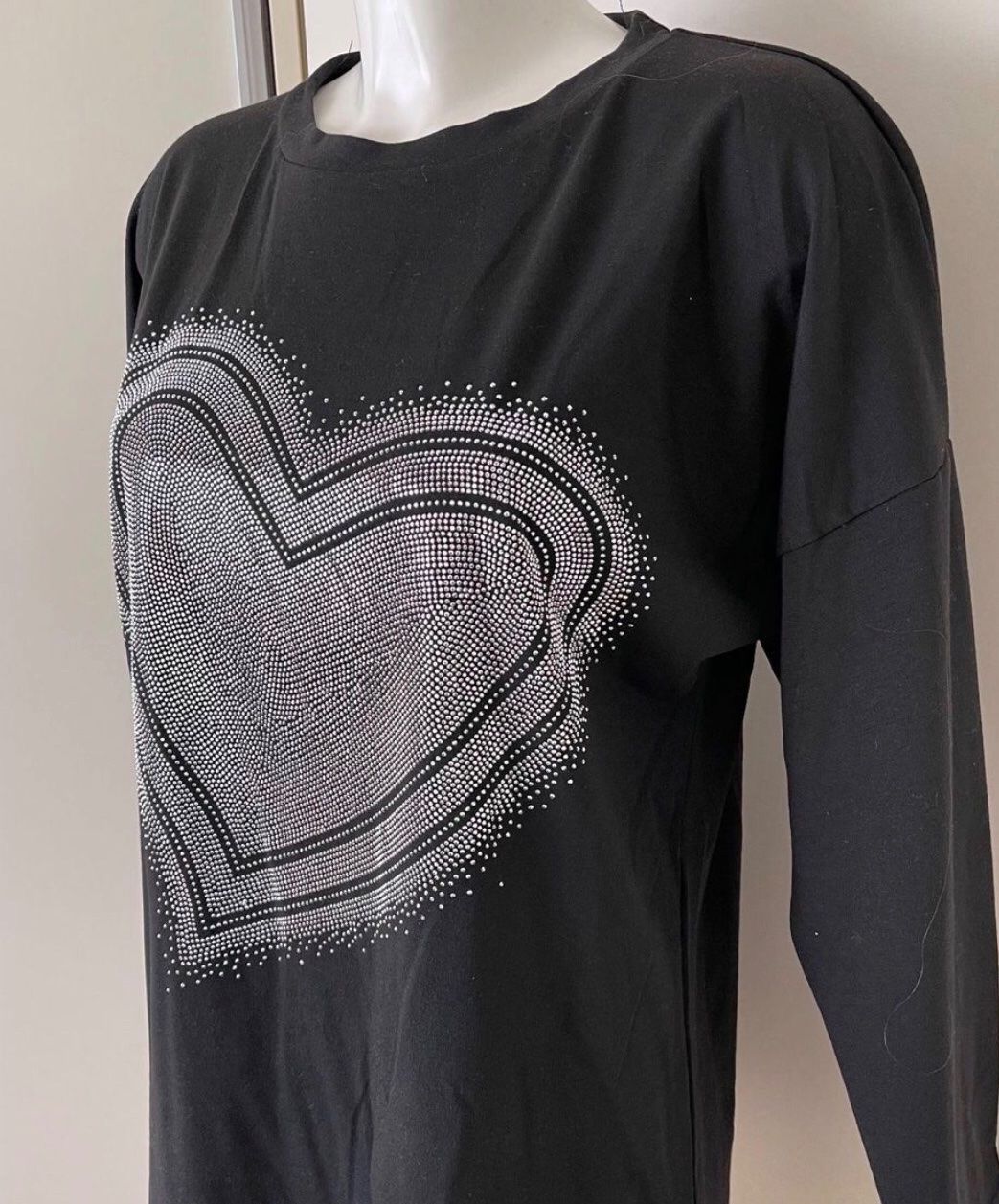 T-shirt: Langarmshirt mit grossem Glitzerherz XL – Usato da Endingen venduto da Warlock 1