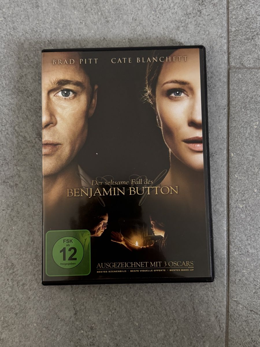 Tutti i DVDs: Der seltsame Fall des Benjamin Button - DVD - Top Zustand! – Nuovo (secondo la descrizione) da Oberbipp venduto da jan_68pd
