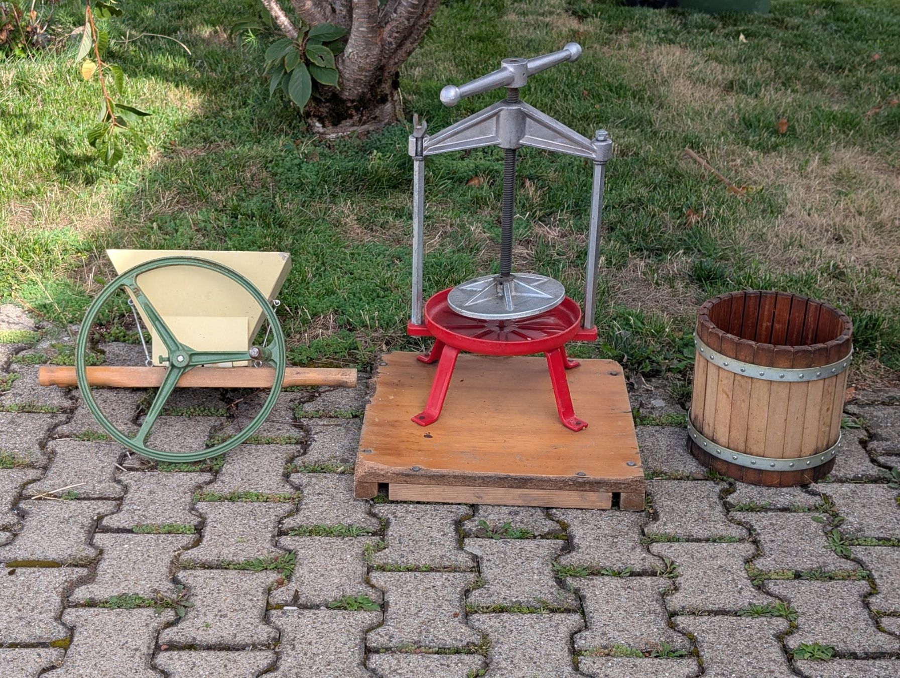 Alle Maschinen: Saftpresse,Traubenmühle – Gebraucht aus Eich von barly11