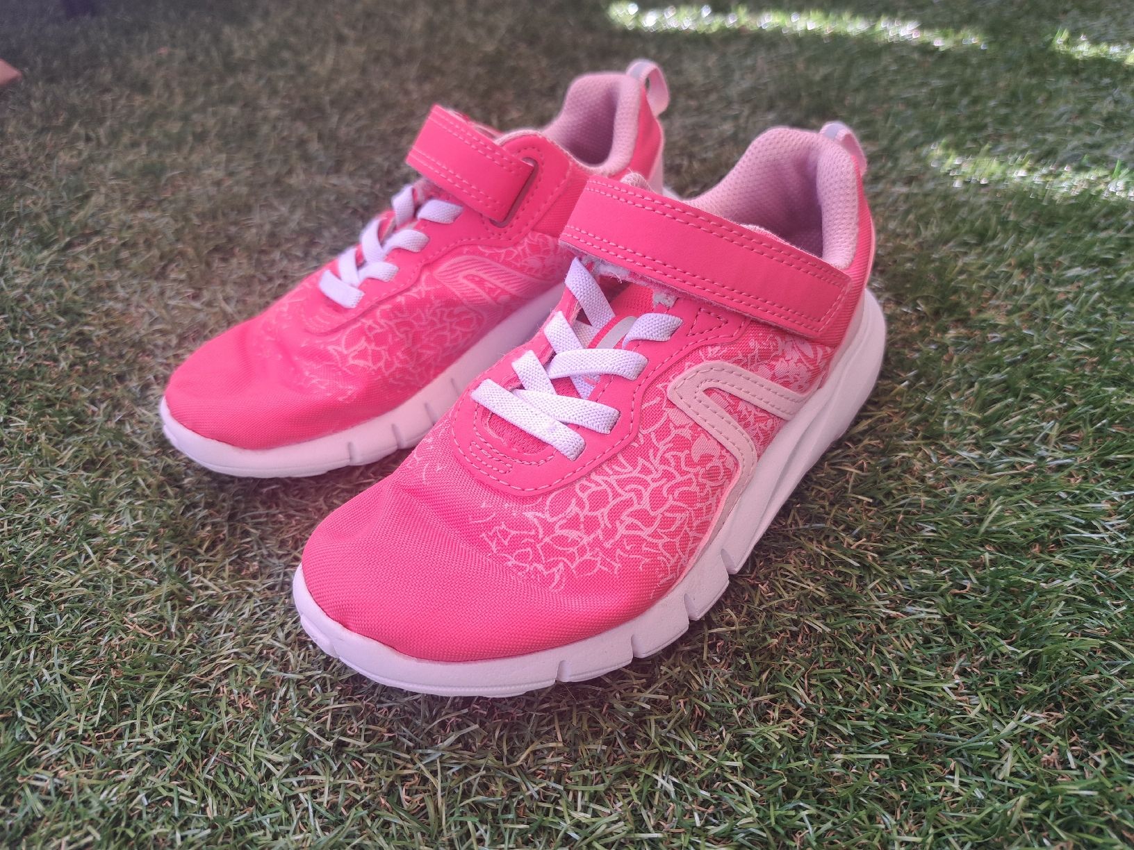 Decathlon Chaussures filles: Turnschuhe, Gr.30 – D'occasion à Seuzach par nadine.baur84