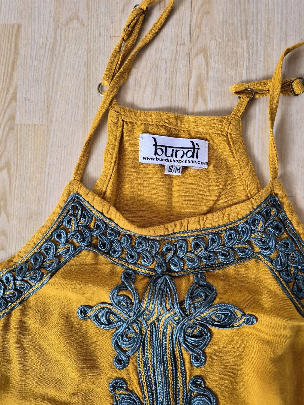 Kleiderpakete: Lot de 3 vêtements  – Gebraucht aus Delémont von fab_cpg5 1