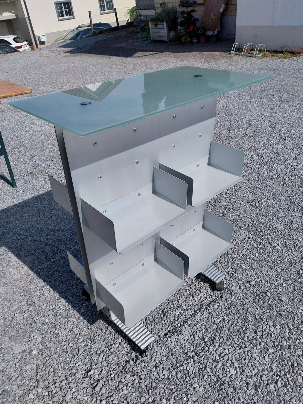 Étagères: Prospektmöbel Alu/Glas – D'occasion à Weingarten-Kalth par Bettelbruenneli 1