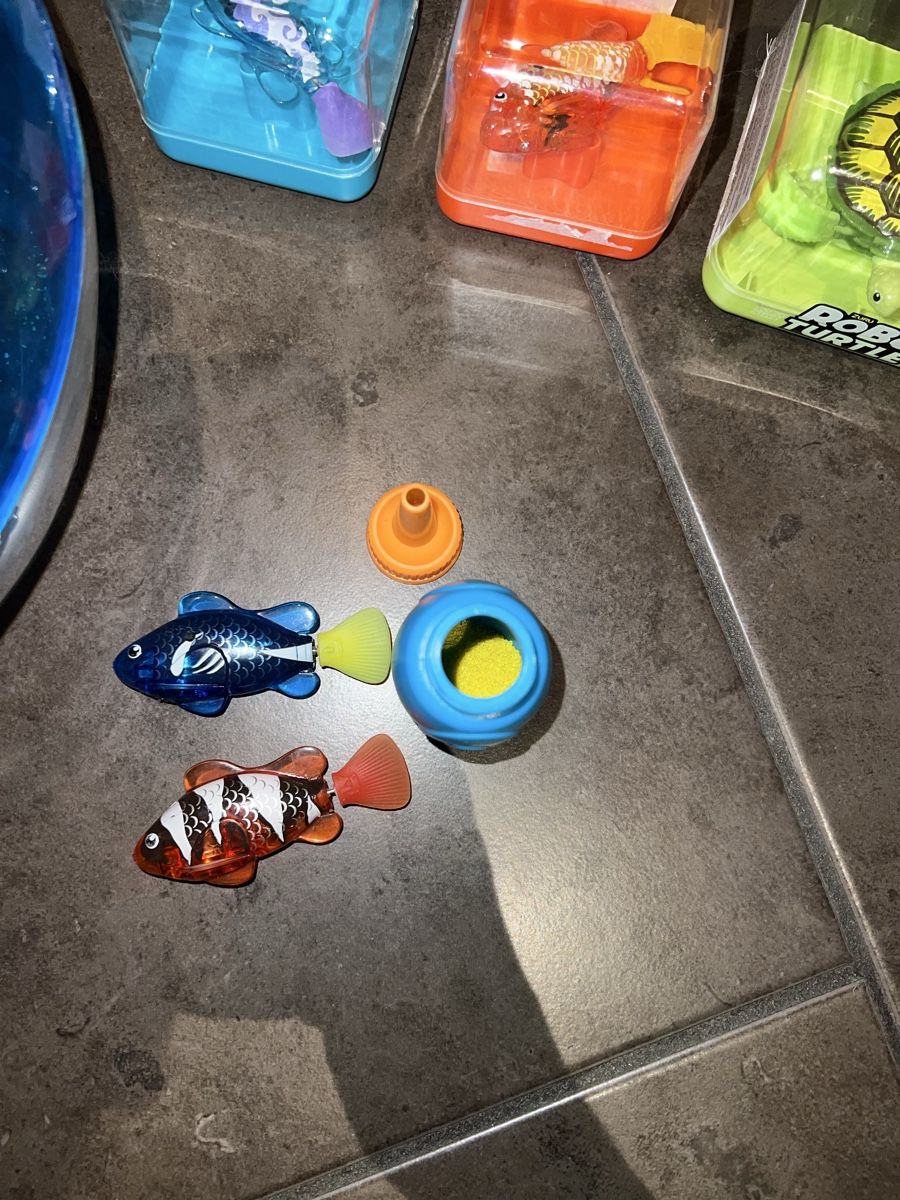Giocattoli: Div. Robofish inkl. Aquarium und Sand – Usato da Gattikon venduto da Sunshine4. 1