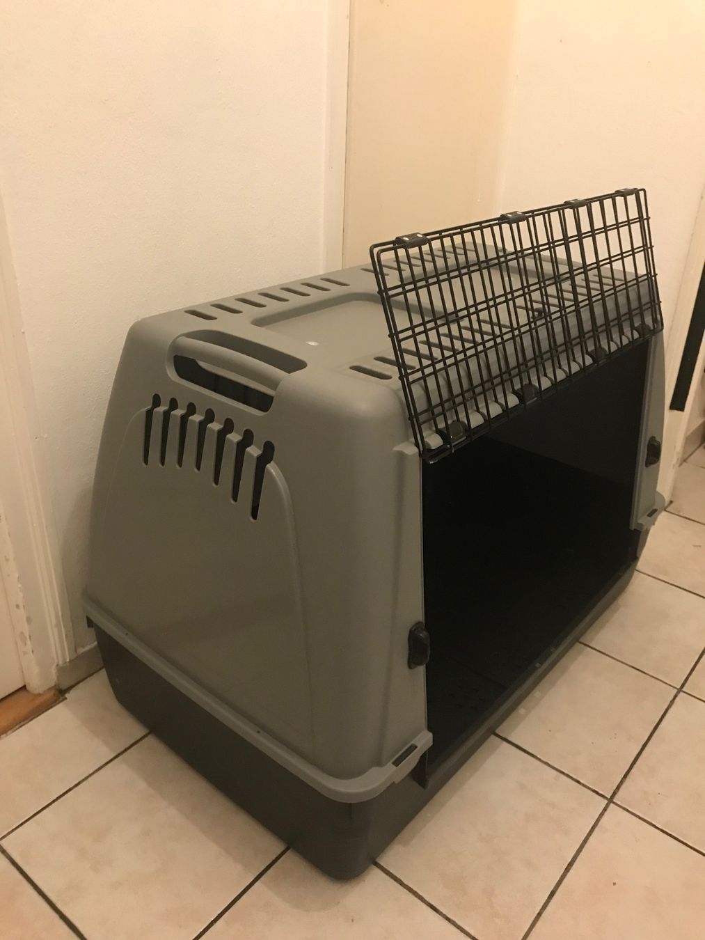 Gabbie, trasporto & Sicurezza: Caisse de transport pour chien neuve – Nuovo (secondo la descrizione) da Lausanne venduto da luc_n7hk 2