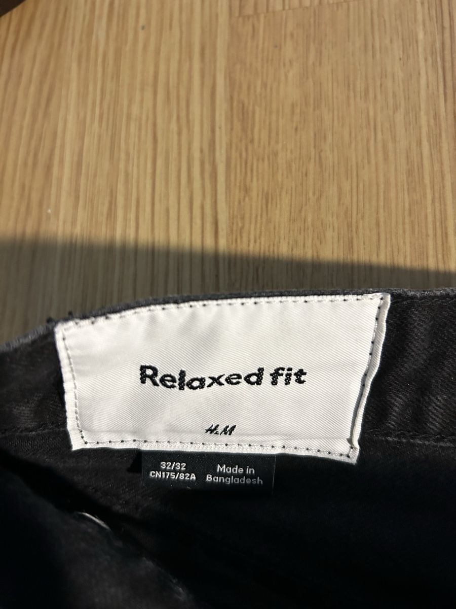 H&M Jeans: Schwarze Jeans Relaxed Fit – Gebraucht aus Reinach BL von the_9lwh 1